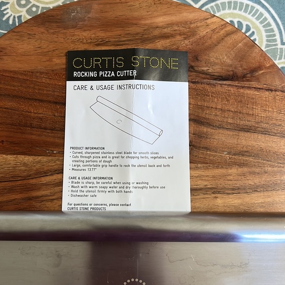 Curtis Stone rocking pizza cutter - Picture 2 of 2